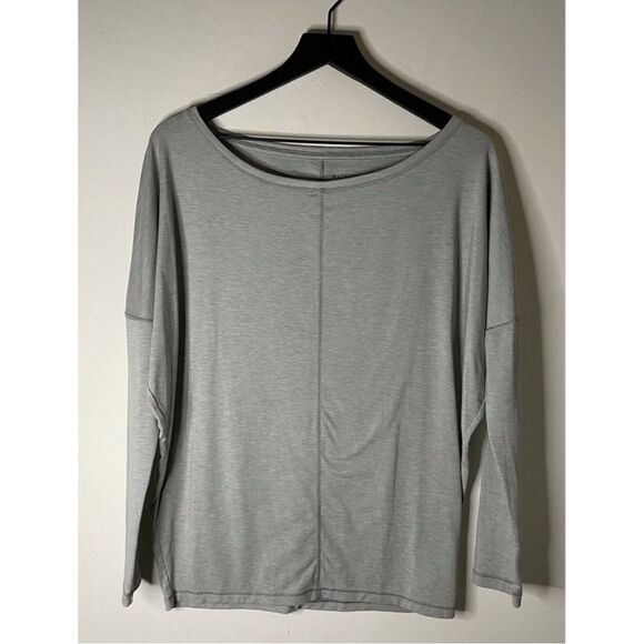 Athleta Essence Flow Long Sleeve Tee in Sage Size XS - Picture 2 of 8
